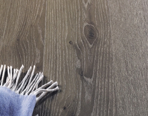 “欧美风“橡木地板,彰显大荷水性地板漆优异效果